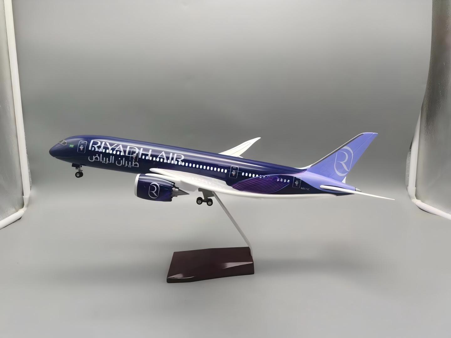 Modellino di aereo Riyadh Air B787 (47 cm LED) · modellino di aereo
