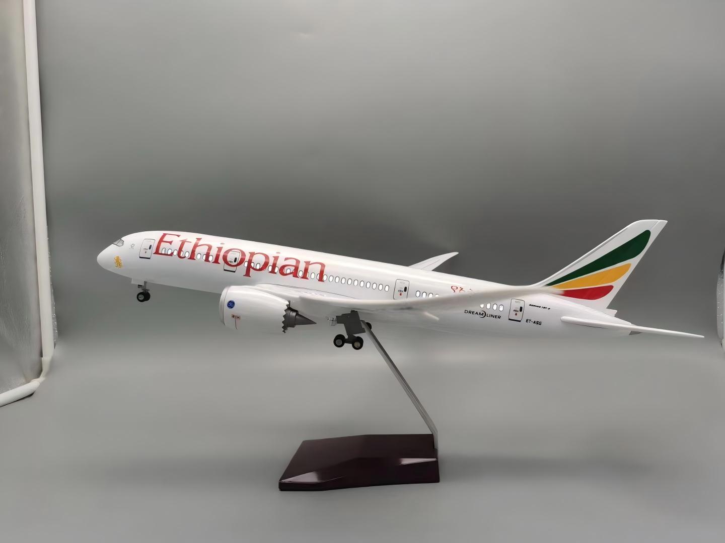 Miniatura de avião Ethiopian Airlines B787 (47 cm LED) · miniatura de avião