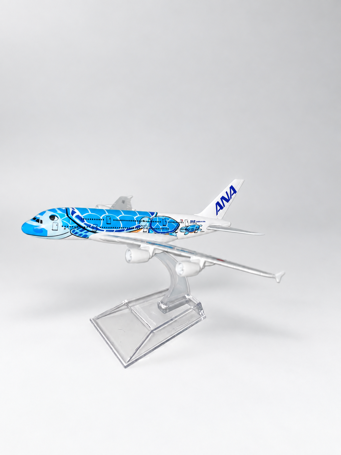 Modellino di aereo ANA Turtle Blue A380 (1:450), vista laterale