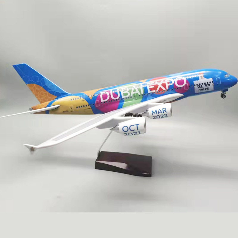 Miniatura de avião Emirates EXPO 2020 A380 (47 cm LED) · miniatura de avião